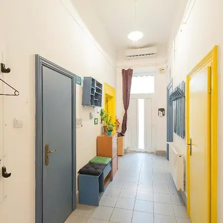 Lala Apartment *